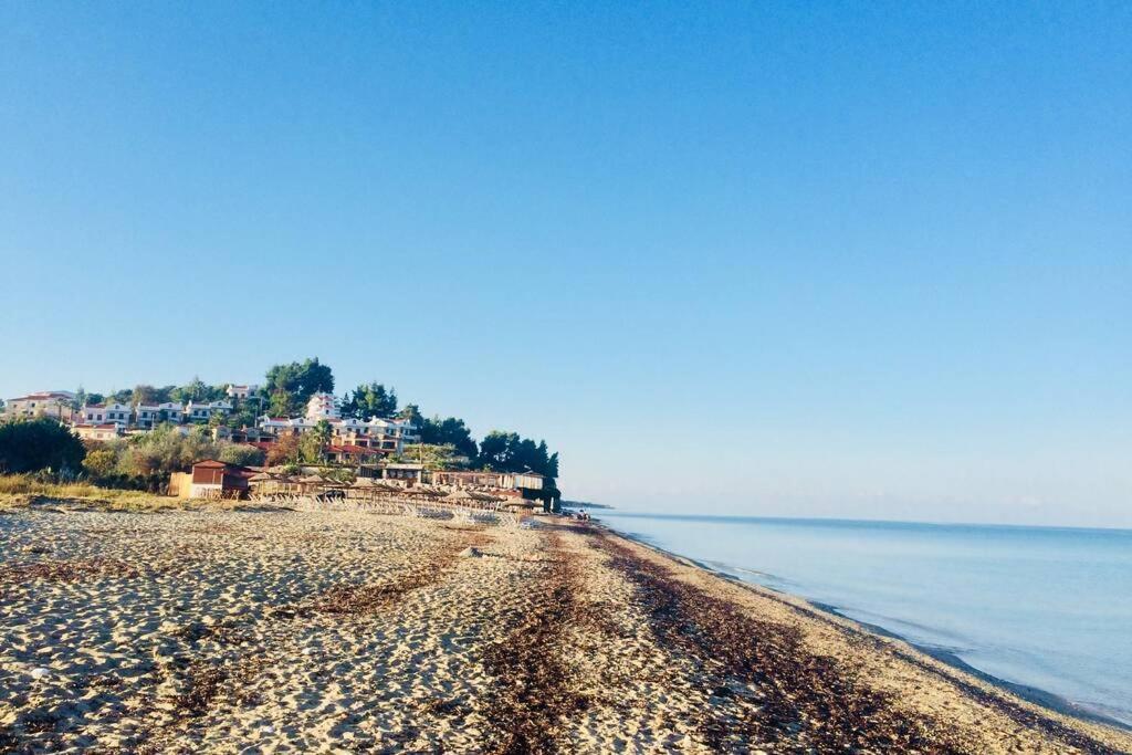 Family Apartment In Greece Каландра Экстерьер фото
